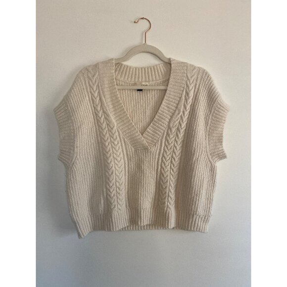 Universal Thread Sweaters - Universal Thread Cream Cable Knit V-Neck Cap Sleeve Sweater Vest Size L